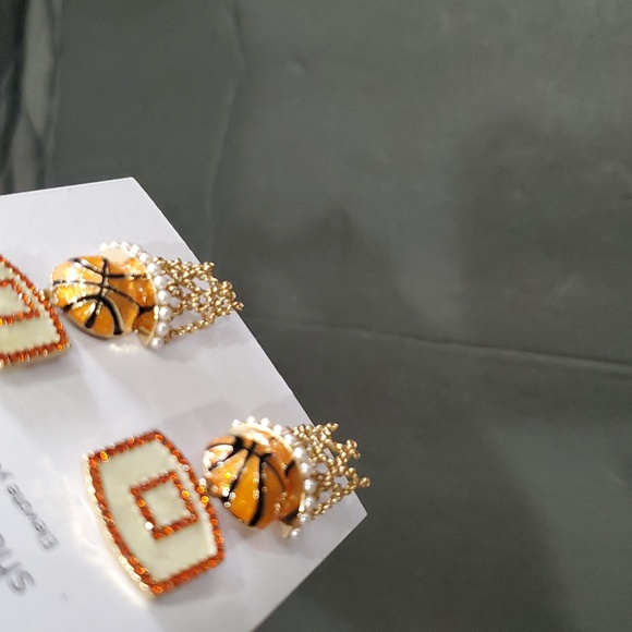 Baublebar shoot your shot gold net pearl rim ruby pave basketball earrings new - Picture 6 of 8